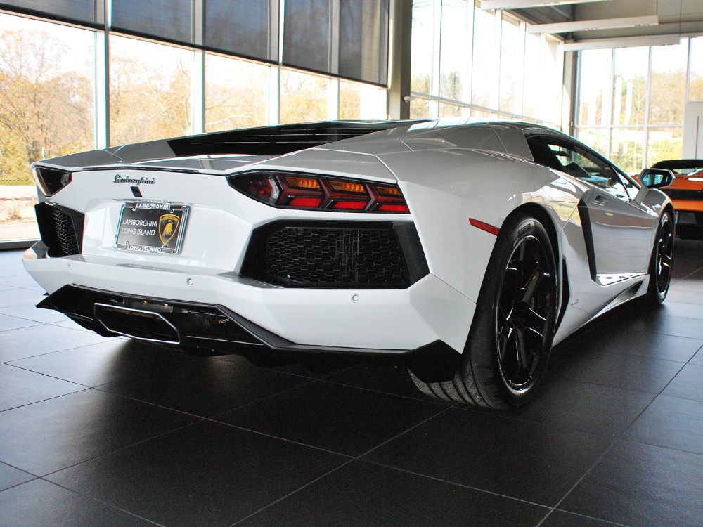 2012 Lamborghini Aventador Image 2