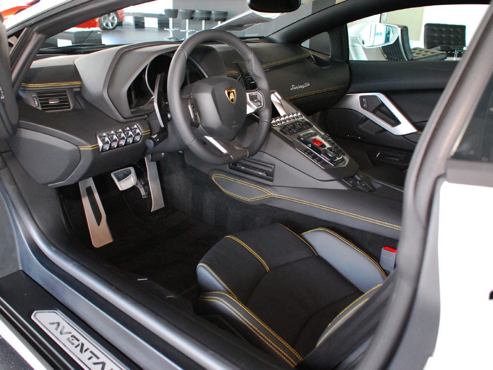 2012 Lamborghini Aventador Image 3