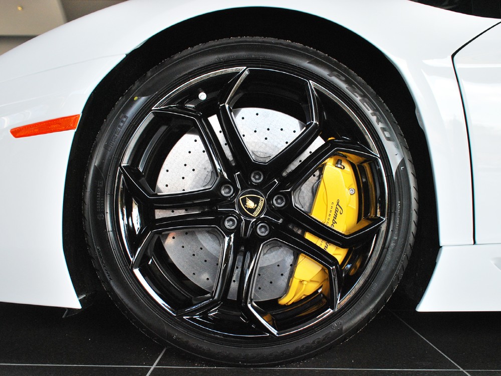 2012 Lamborghini Aventador Image 4