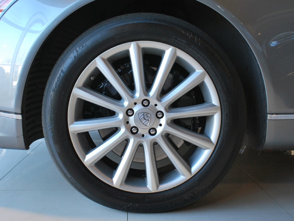 2011 Maybach 62 Image 4