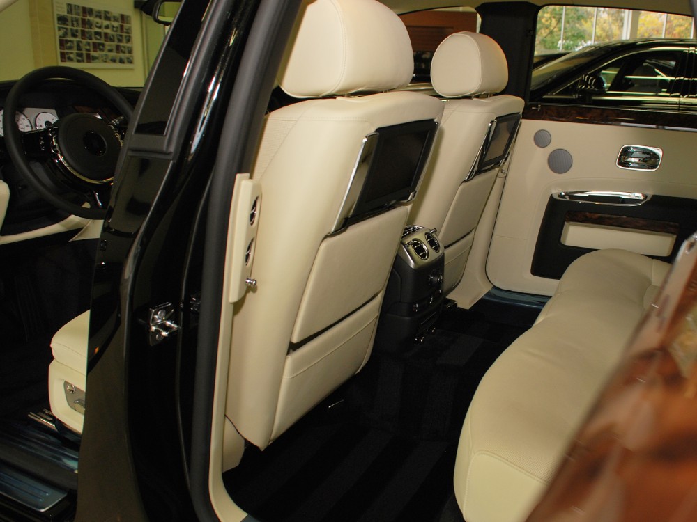 2013 Rolls-Royce Ghost Image 17