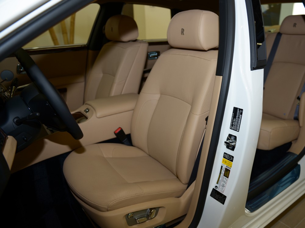 2013 Rolls-Royce Ghost Image 10