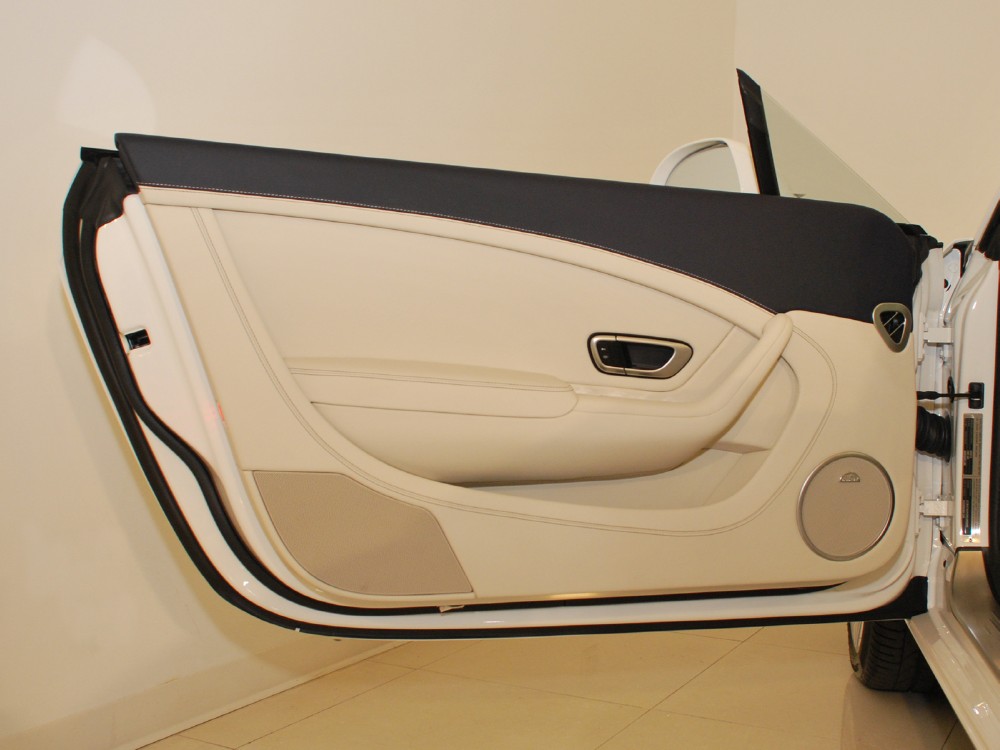 2013 Bentley Continental GT V8 Convertible Image 19
