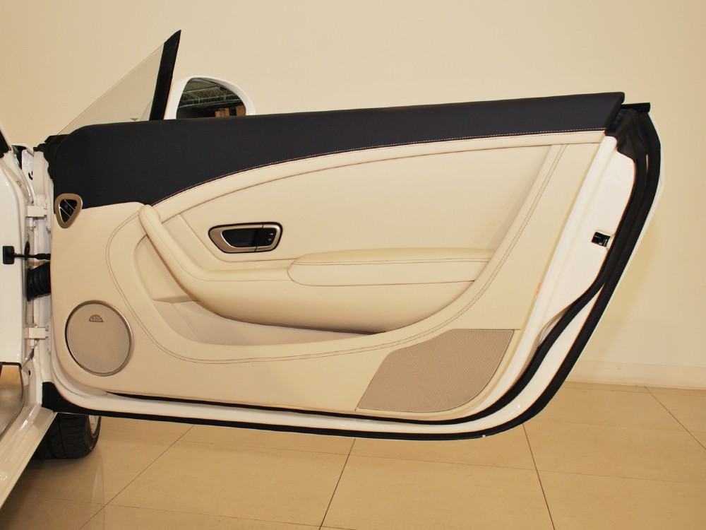 2013 Bentley Continental GT V8 Convertible Image 20