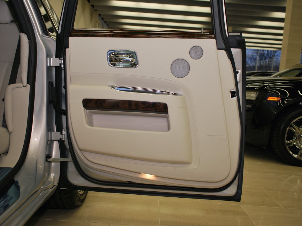 2013 Rolls-Royce Ghost Image 18