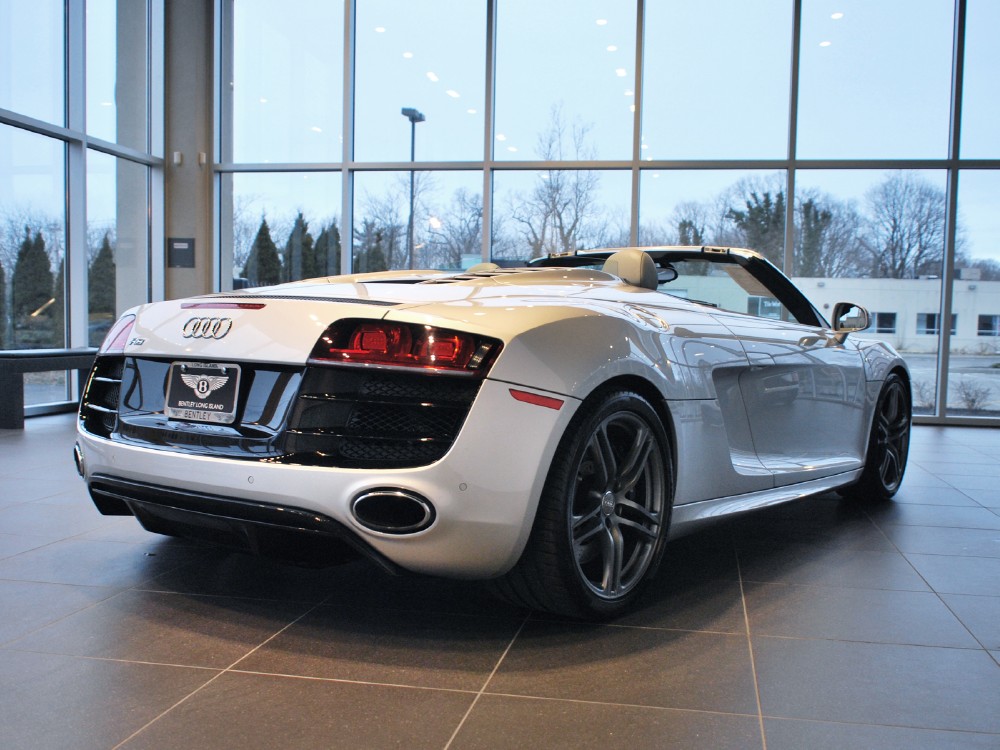 2011 Audi R8 Image 2