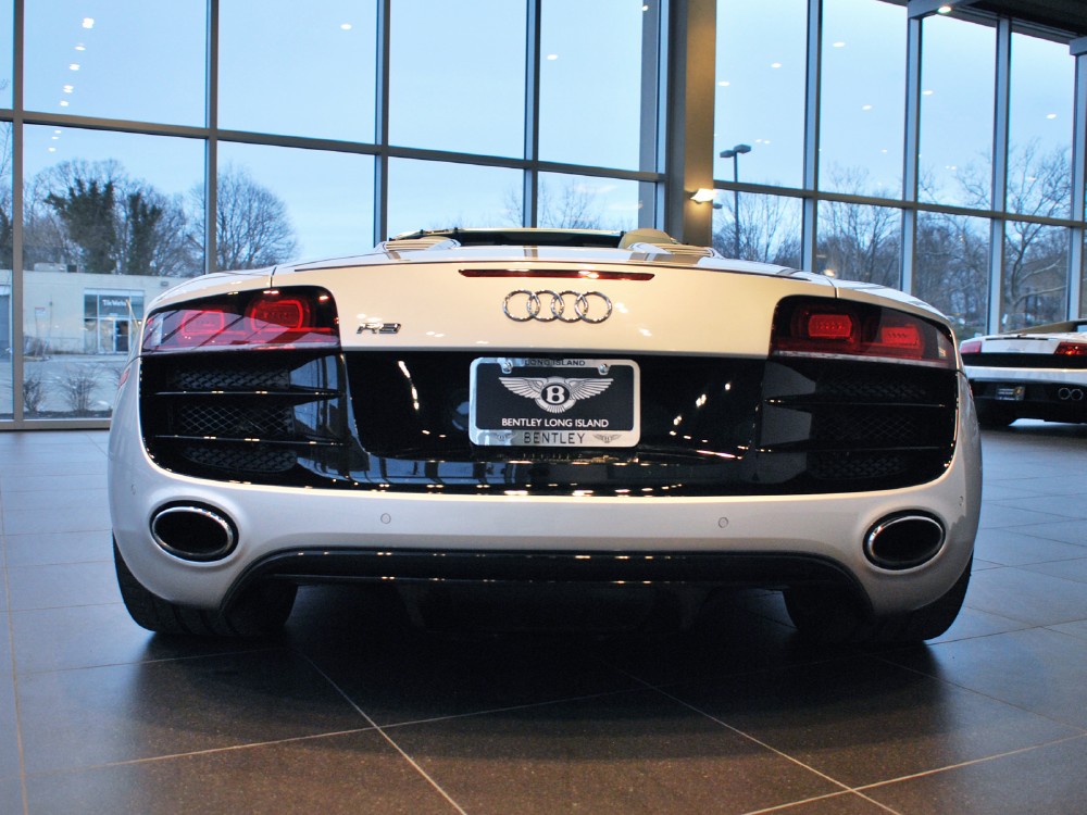 2011 Audi R8 Image 8