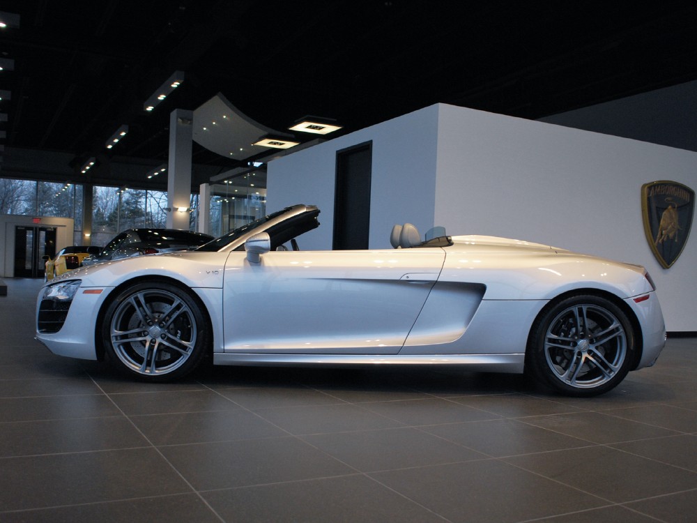 2011 Audi R8 Image 9