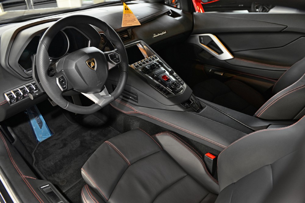 2013 Lamborghini Aventador Image 3