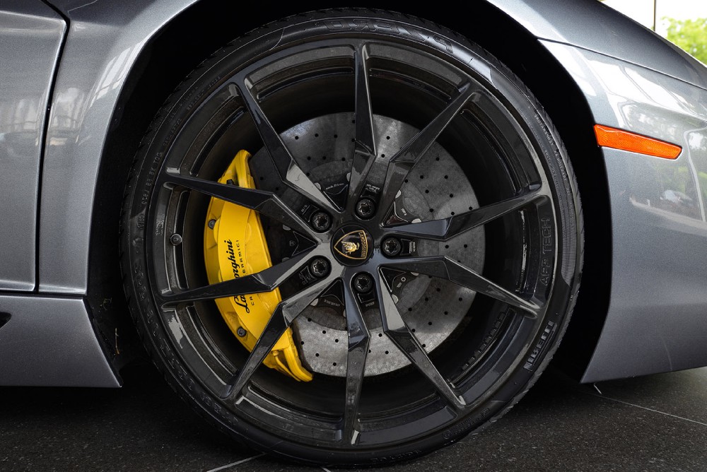 2013 Lamborghini Aventador Image 4