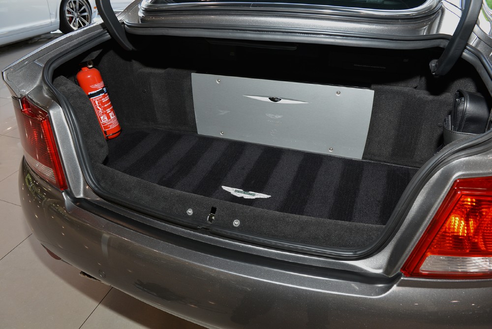 2005 Aston Martin V12 Vanquish Image 15