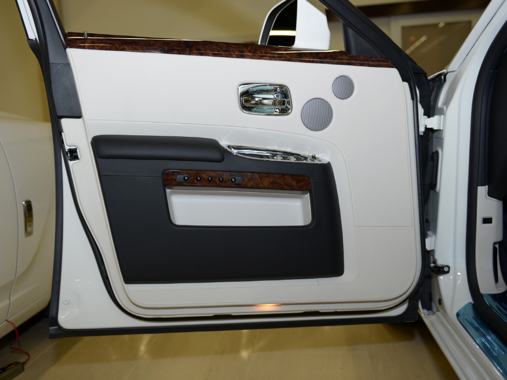 2013 Rolls-Royce Ghost Image 17