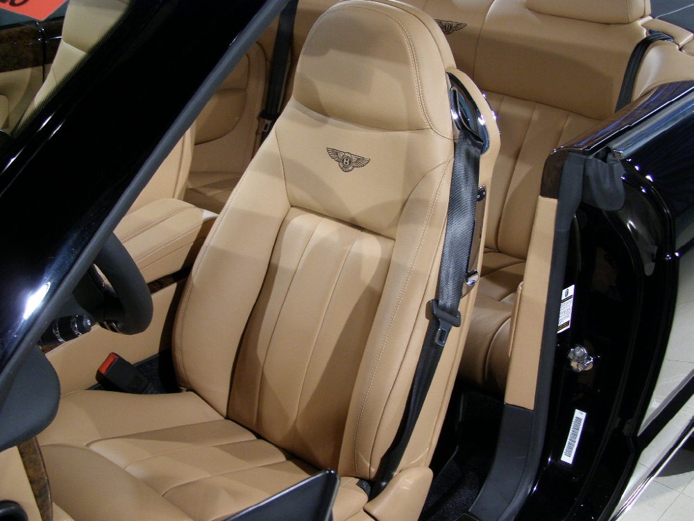 2007 Bentley Azure Image 18