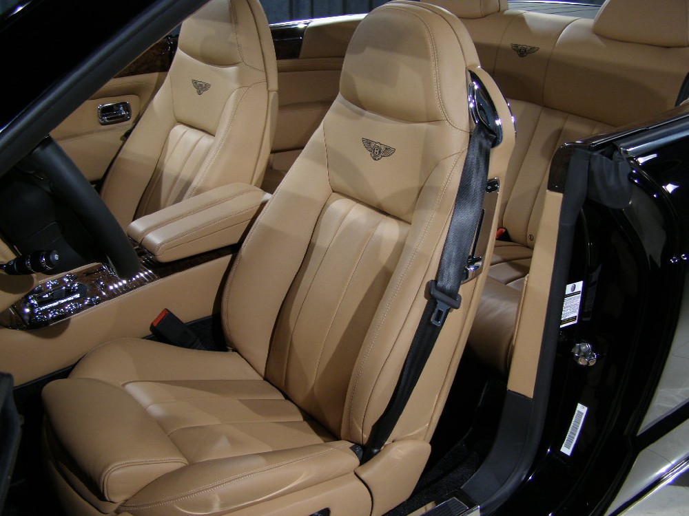 2007 Bentley Azure Image 19