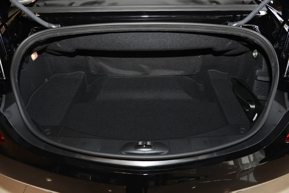 2012 Mercedes-Benz SLS-Class Image 18
