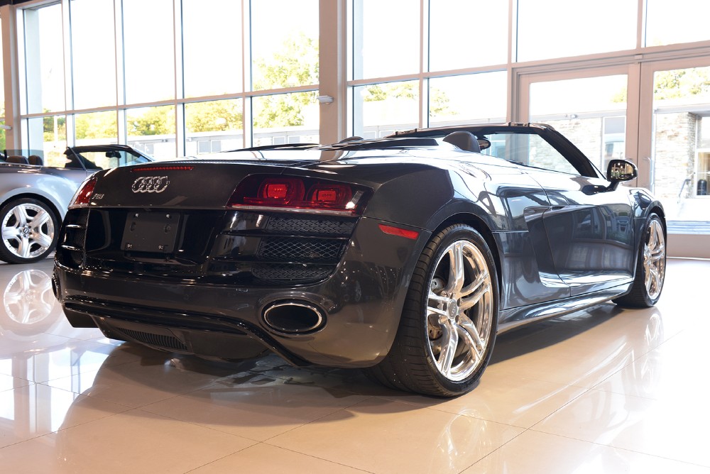 2011 Audi R8 Image 2