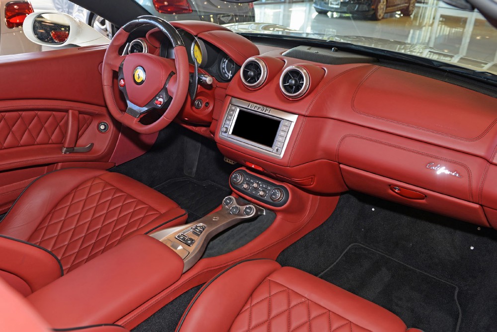 2010 Ferrari California Image 11