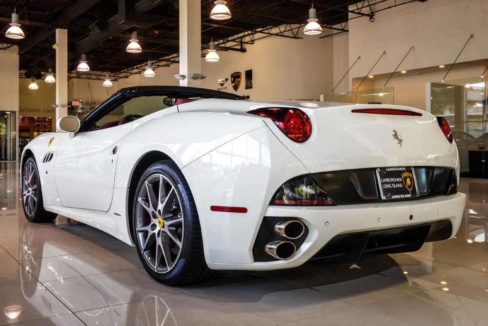 2010 Ferrari California Image 2
