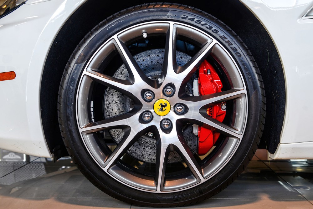 2010 Ferrari California Image 4