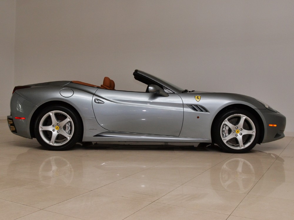 2010 Ferrari California Image 11