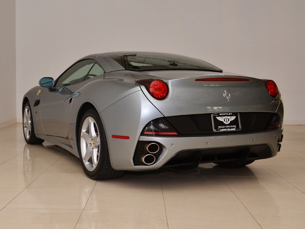 2010 Ferrari California Image 16