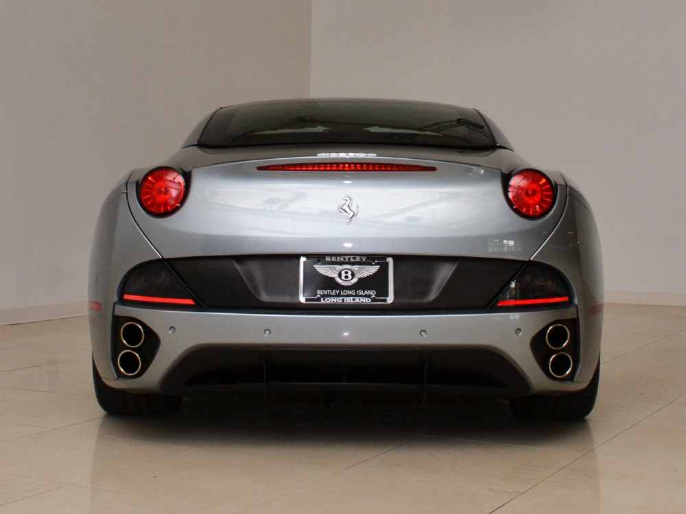 2010 Ferrari California Image 17