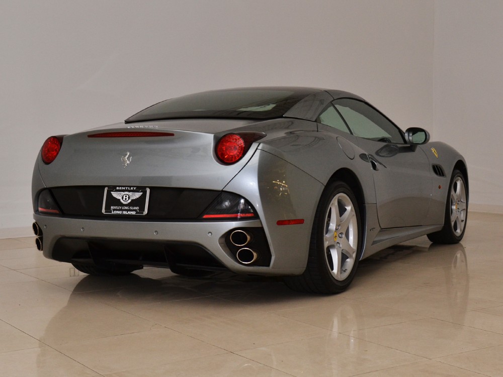 2010 Ferrari California Image 18