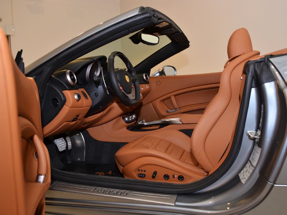 2010 Ferrari California Image 21