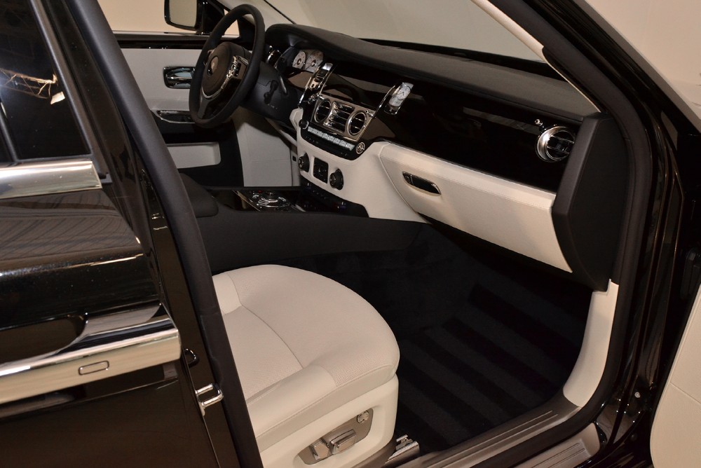 2011 Rolls-Royce Ghost Image 10